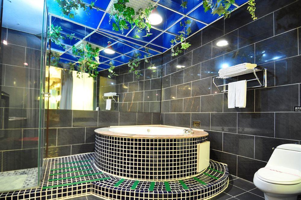 The We Hotel Taipei Bagian luar foto