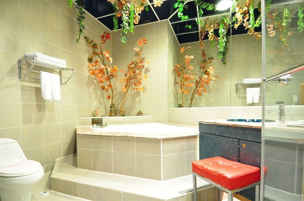 The We Hotel Taipei Bagian luar foto