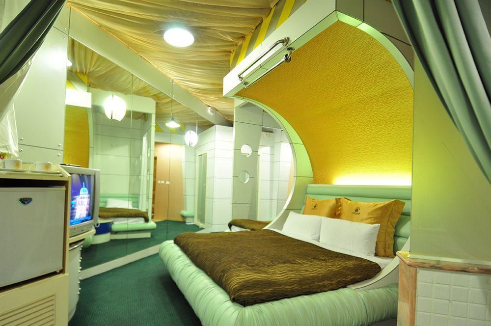 The We Hotel Taipei Bagian luar foto